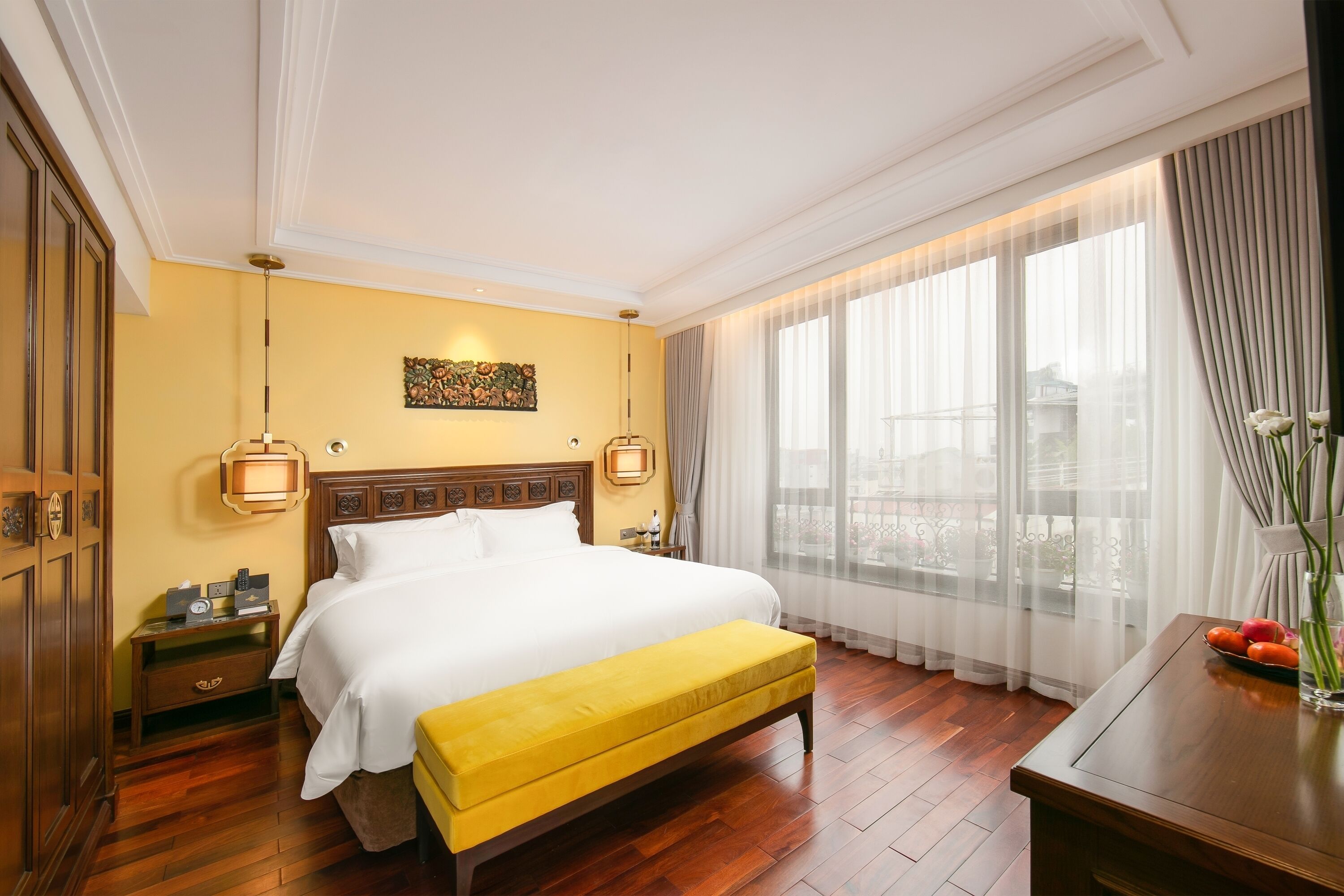 Minibar, coffre-fort, bureau