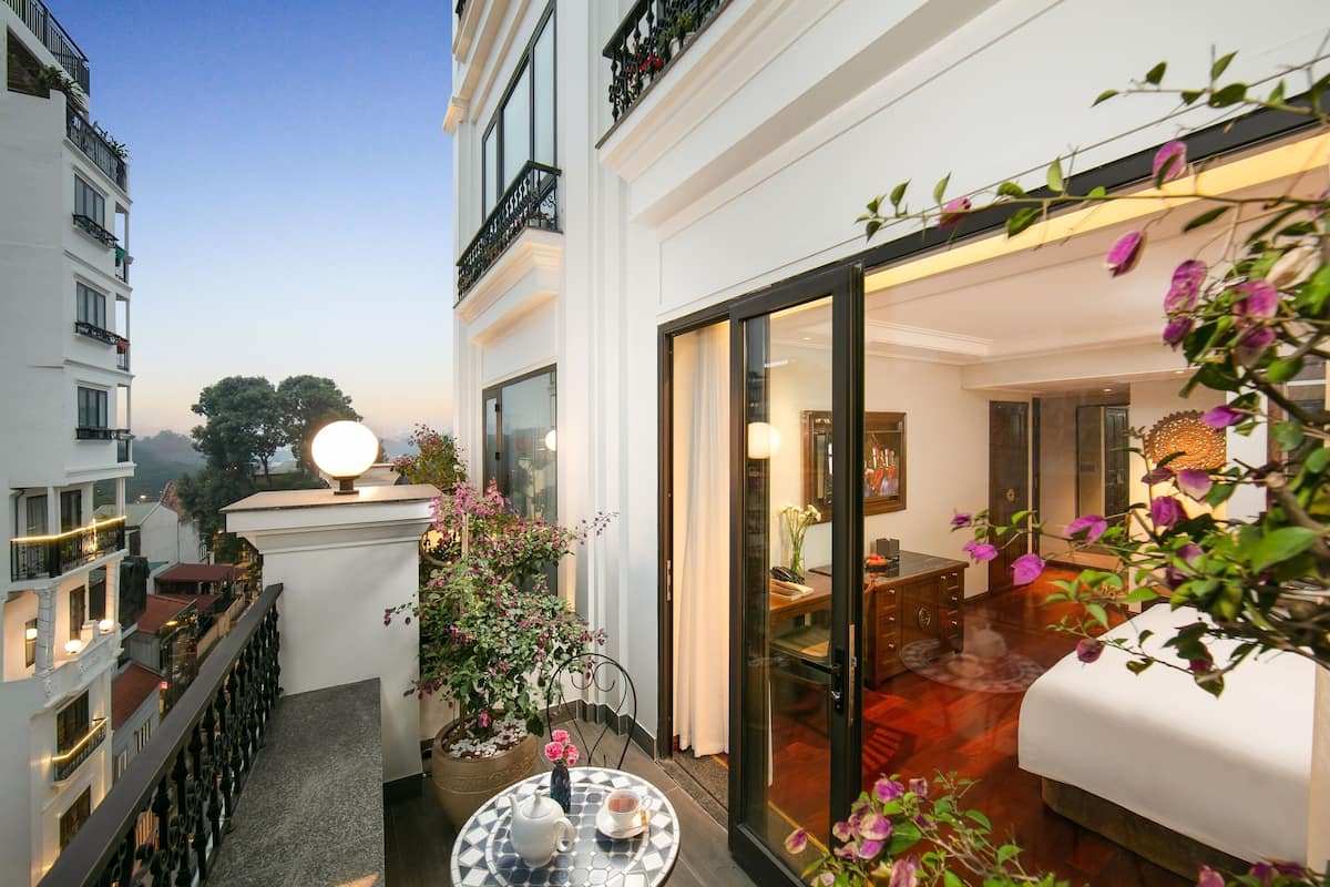 Executive Balcony Room | Minibar, coffre-fort, bureau