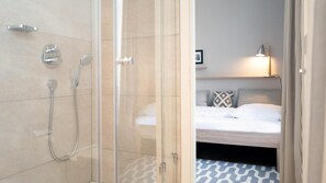 Vasca da bagno a immersione totale, asciugamani