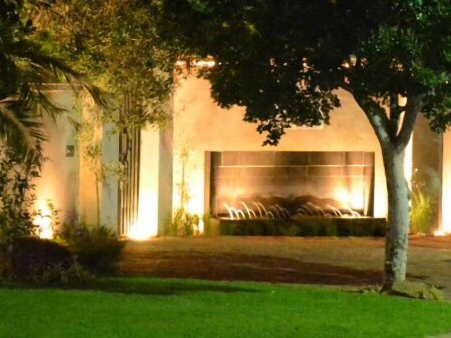 Fassade der Unterkunft – Abend/Nacht