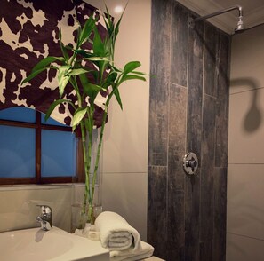 Standard Suite, 1 Queen Bed, Accessible, Non Smoking | Egyptian cotton sheets, premium bedding, individually decorated - Little Eden Guest Lodge (Vanderbijlpark)