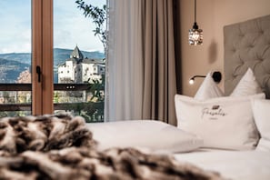 Hypo-allergenic bedding, in-room safe, individually decorated