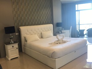 Panoramic-Apartment, 1 King-Bett, barrierefrei, Raucher | Verdunkelungsvorhänge, kostenloses WLAN, Bettwäsche, Rollstuhlgeeignet