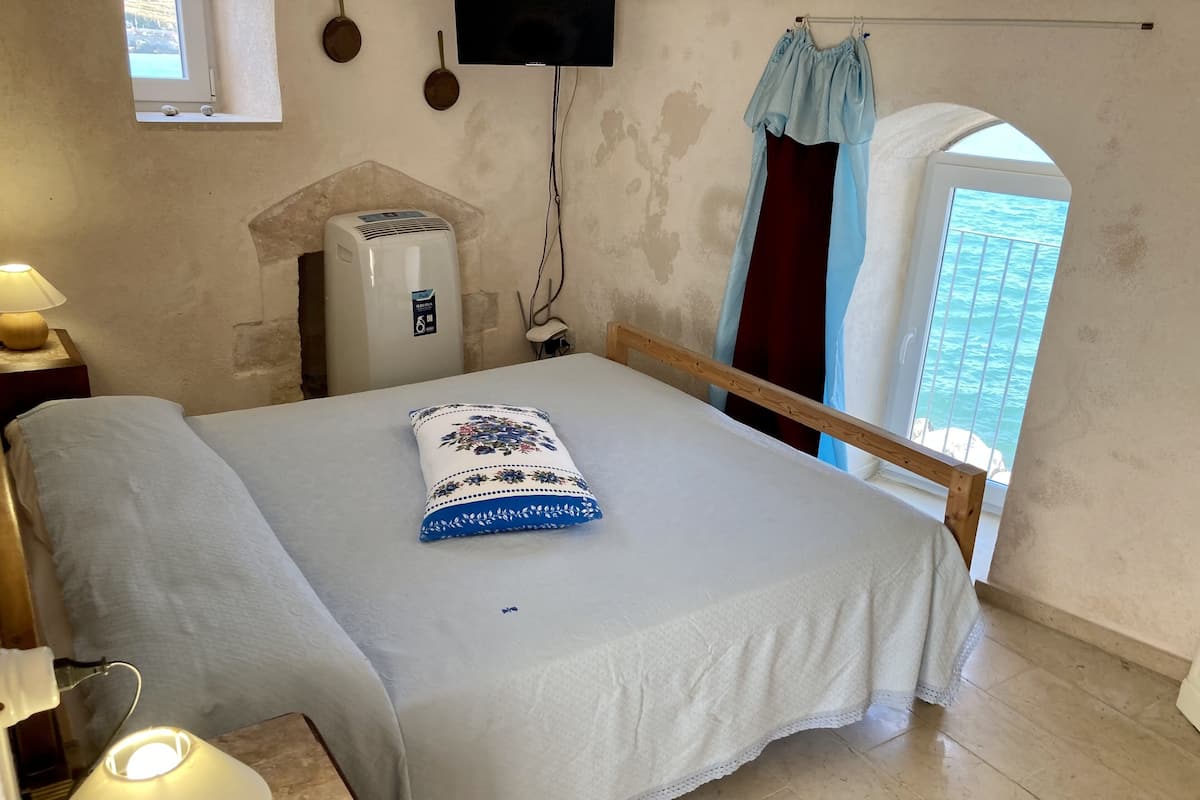 Panoramic Studio Suite, 1 Queen Bed, Accessible, Sea View | In-room safe, cribs/infant beds