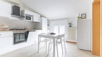 Apartment, 2 Schlafzimmer (5 Adults) | Wohnbereich | Fernseher