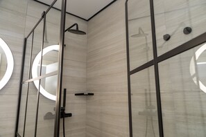 Apartment, 2 Bedrooms, Terrace (1 person) | Bathroom | Shower, free toiletries, hair dryer, towels