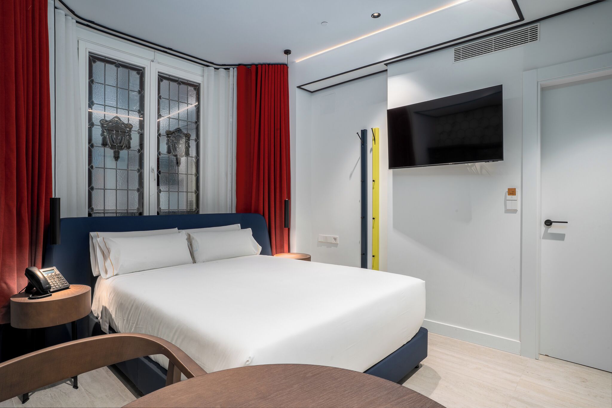 Premium bedding, in-room safe, individually decorated