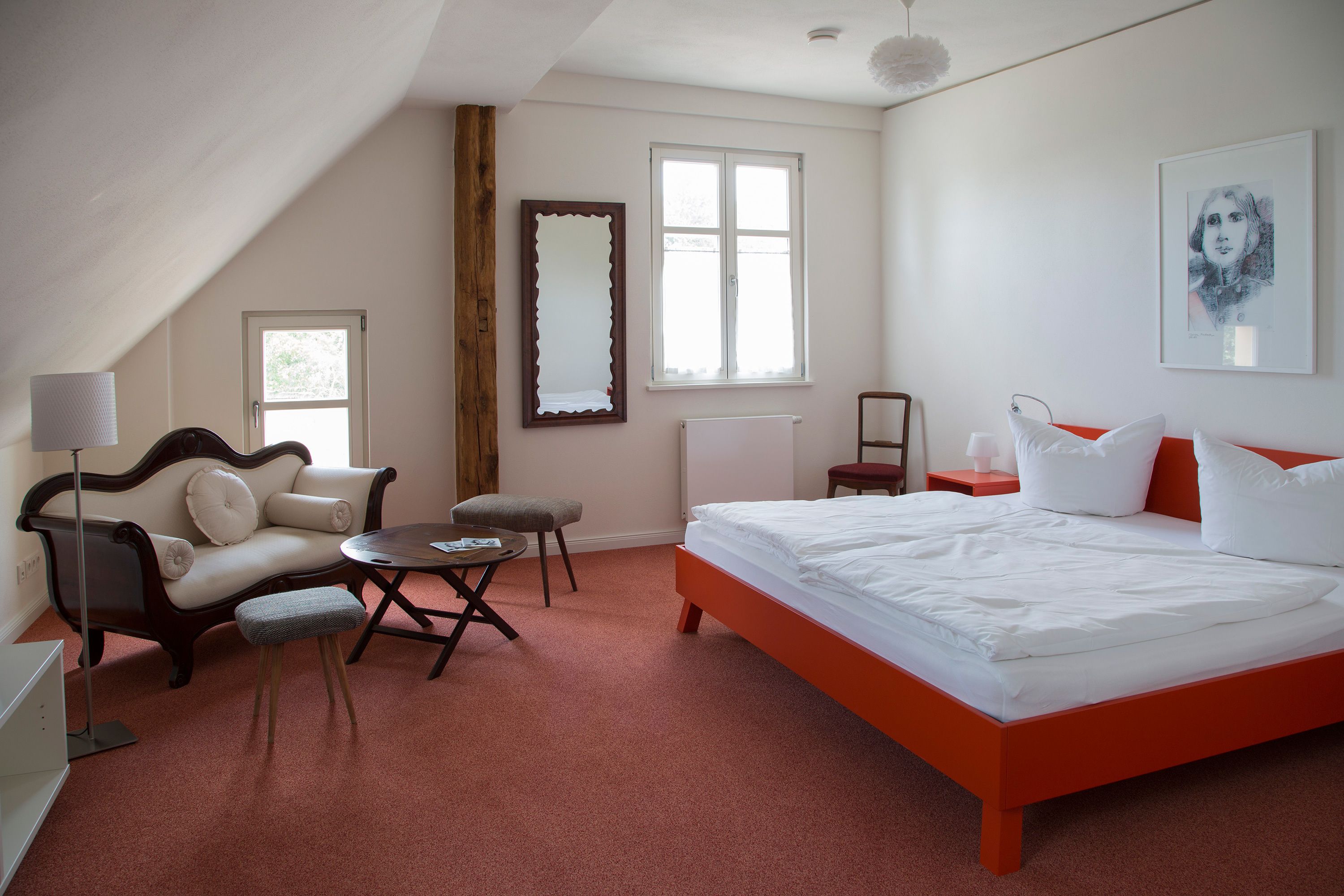 舒適雙人房 | 書桌、手提電腦工作空間、免費 Wi-Fi、床單