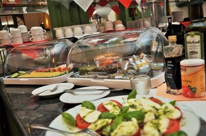 Desayuno buffet todos los días (con cargo) 