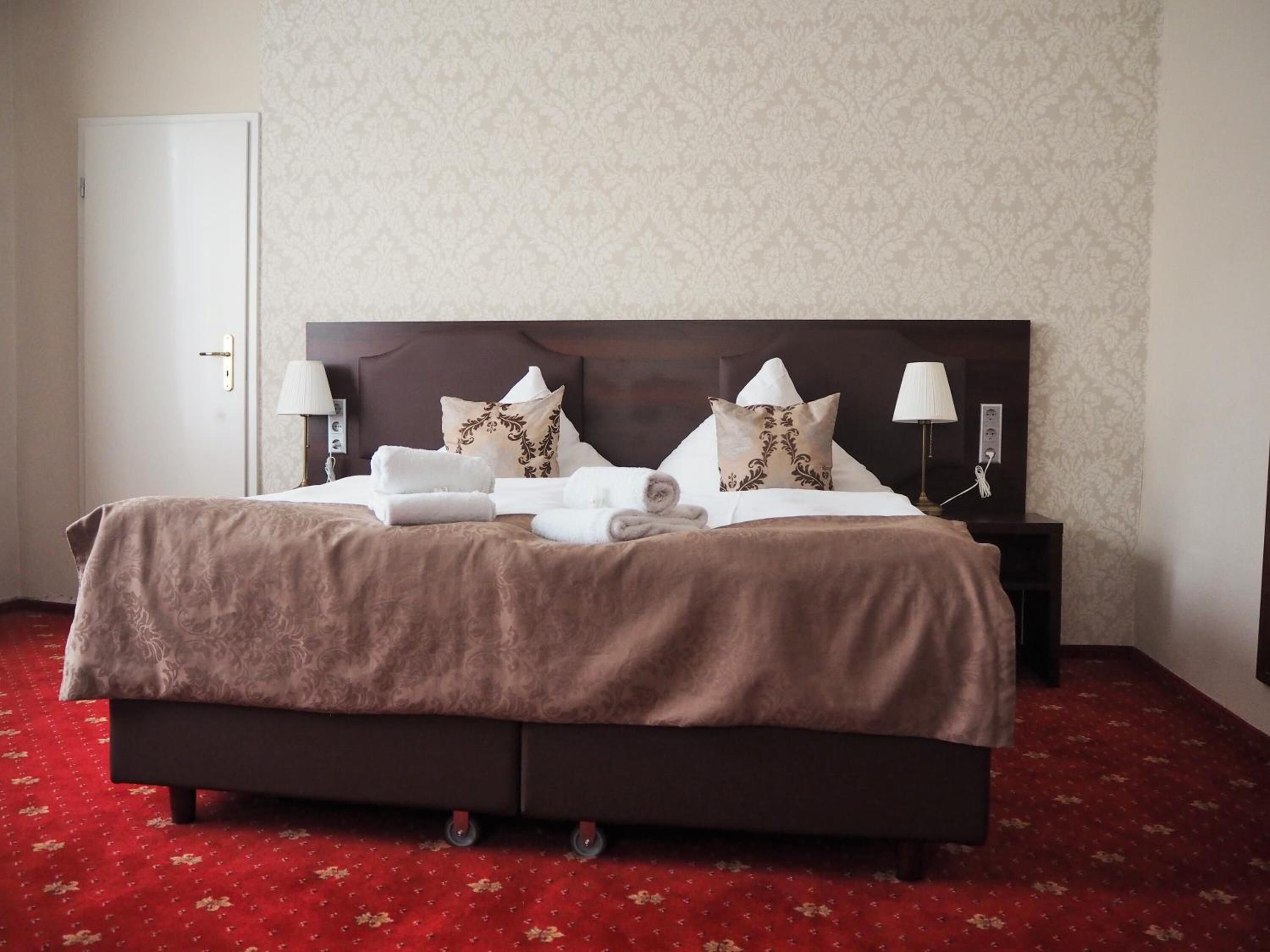 soundproofing, free wifi, bed sheets