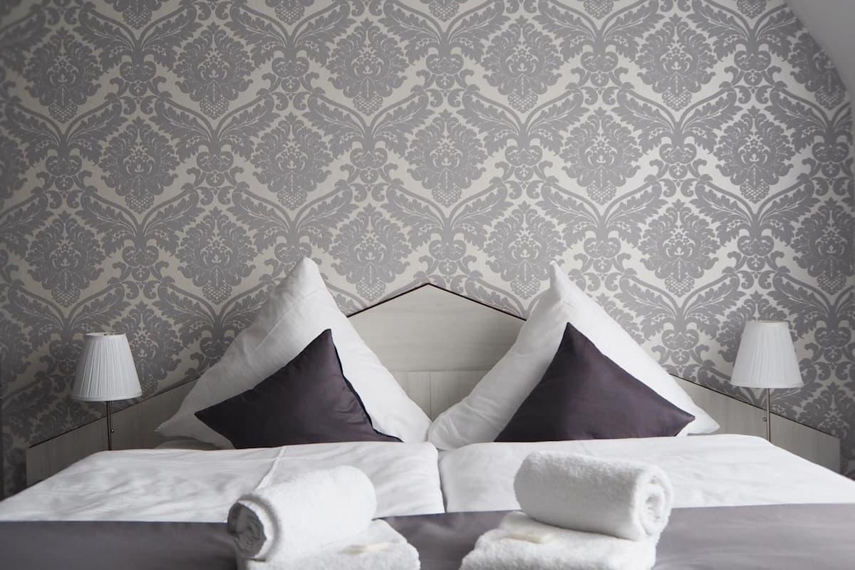 soundproofing, free wifi, bed sheets