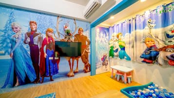 Romantic Quadruple Room | Individually decorated, individually furnished, desk, soundproofing