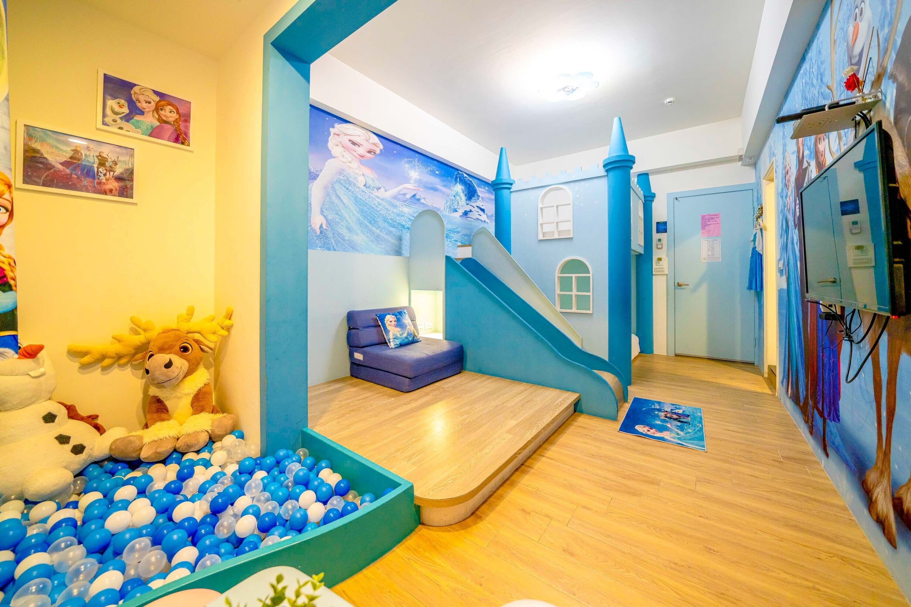 Romantic Quadruple Room | Individually decorated, individually furnished, desk, soundproofing