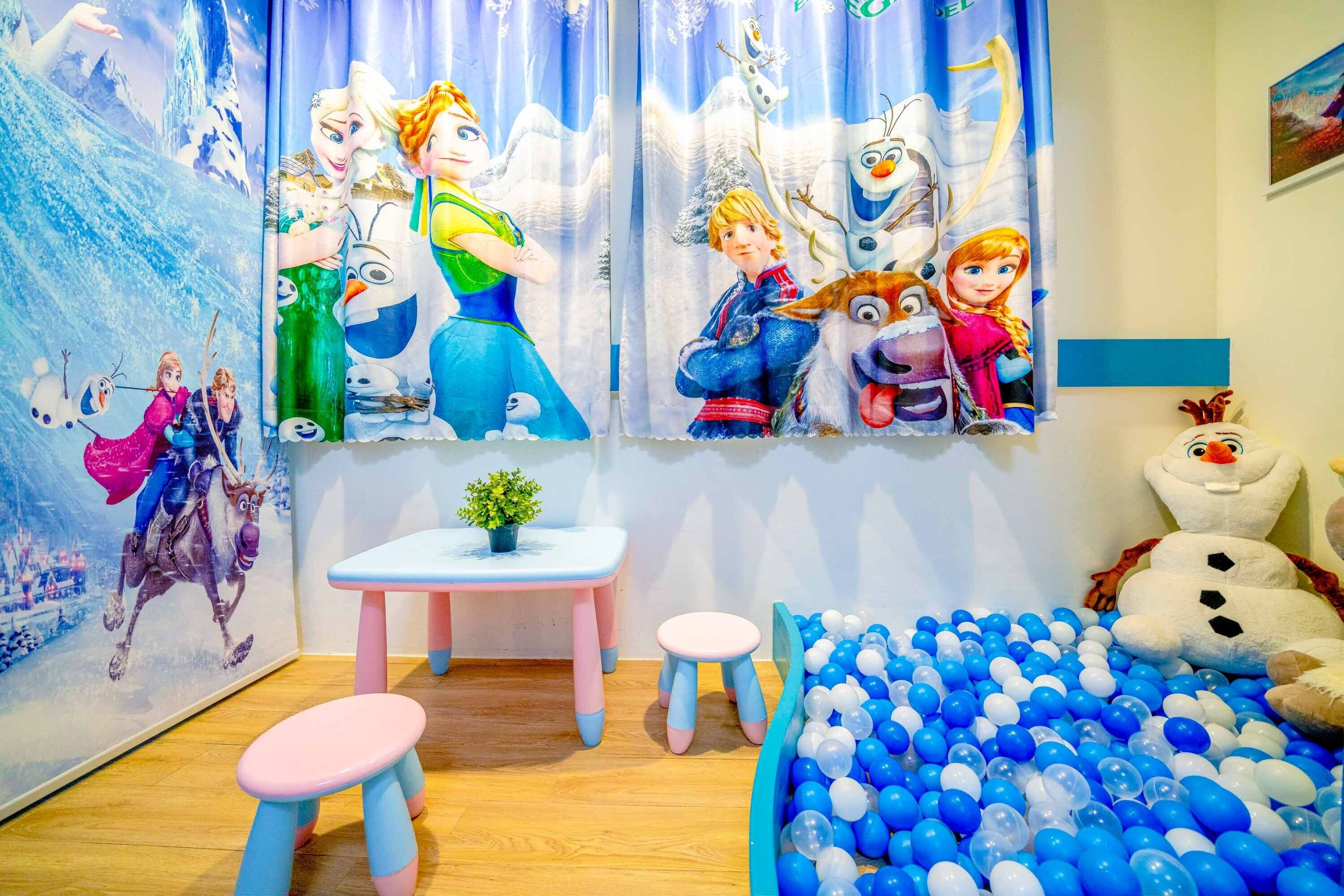 Romantic Quadruple Room | Individually decorated, individually furnished, desk, soundproofing