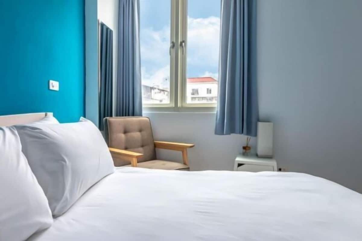 Free WiFi, bed sheets