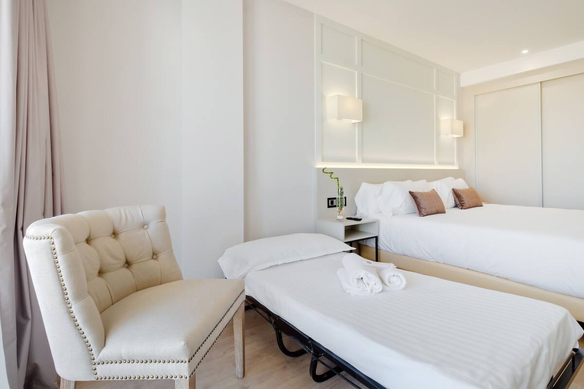 Premium bedding, down comforters, minibar, in-room safe