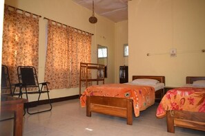 Premium bedding, desk, soundproofing, free WiFi