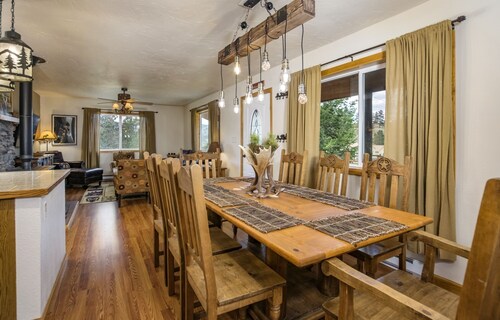 Beautiful Cabin w/Hot Tub -  Just Minutes Away from Estes Park and RMNP!