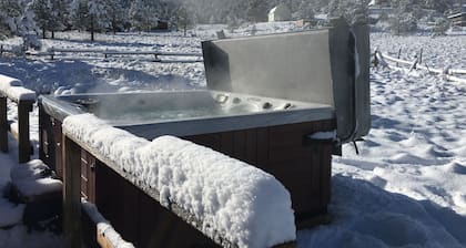 Belle cabine avec bain Ă remous - Ă quelques minutes du parc Estes et du RMNP!