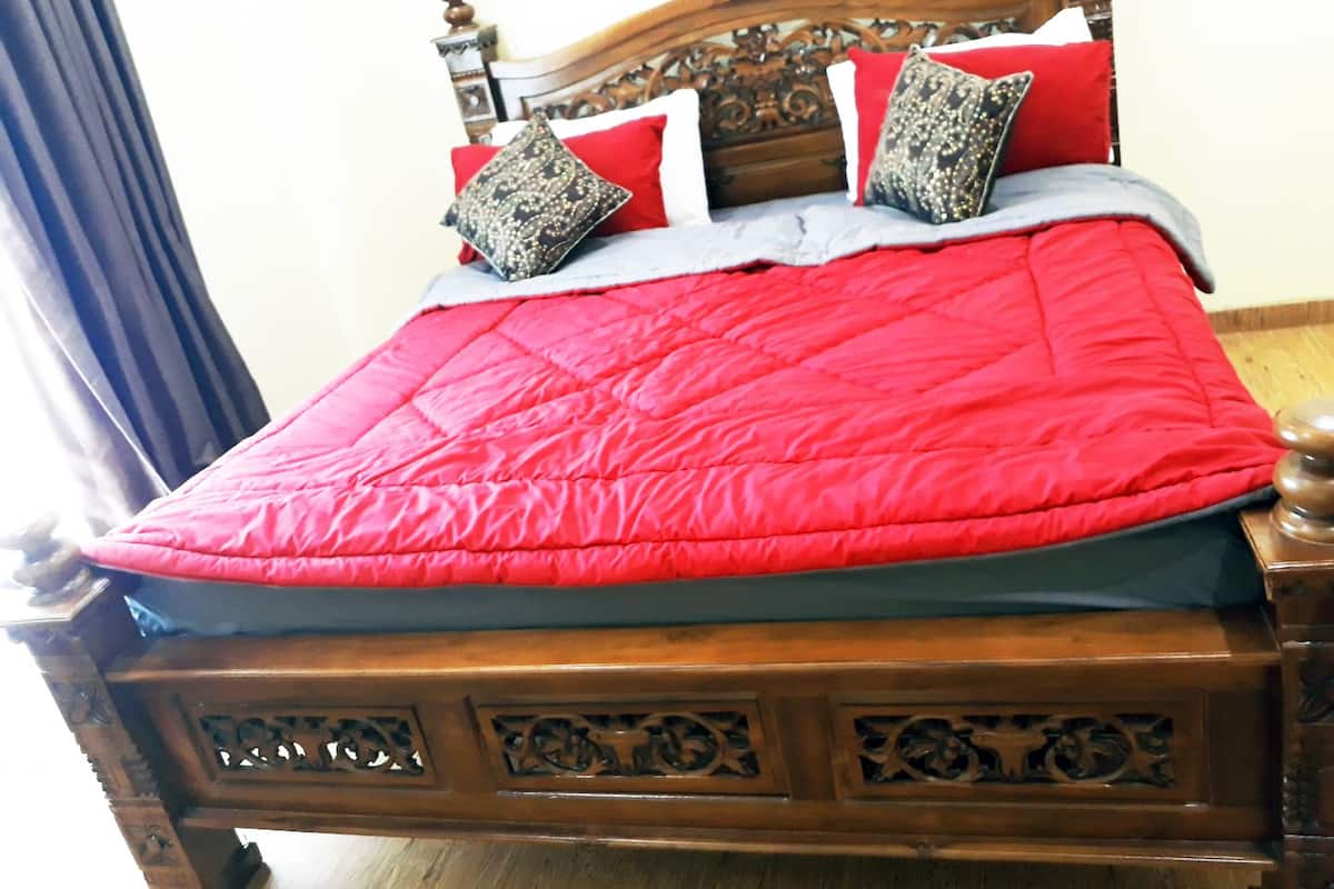 Luxury-Doppelzimmer, 1 King-Bett | Kostenloses WLAN, Bettwäsche