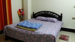 Habitación, 1 cama matrimonial, para no fumadores, vista al jardín | Baño
