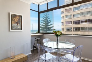 Comfort Apartment, Multiple Beds, Non Smoking | In-room dining