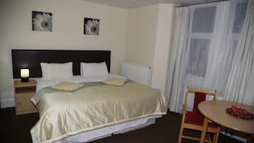 Habitación familiar, baño en la habitación | Escritorio, insonorización, tabla de planchar con plancha y wifi gratis