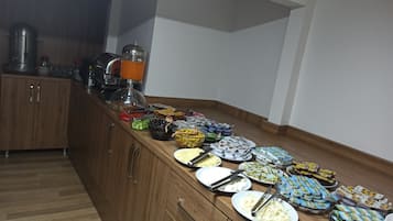 包每日自助早餐