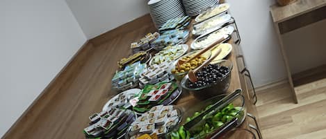 包含每日自助早餐