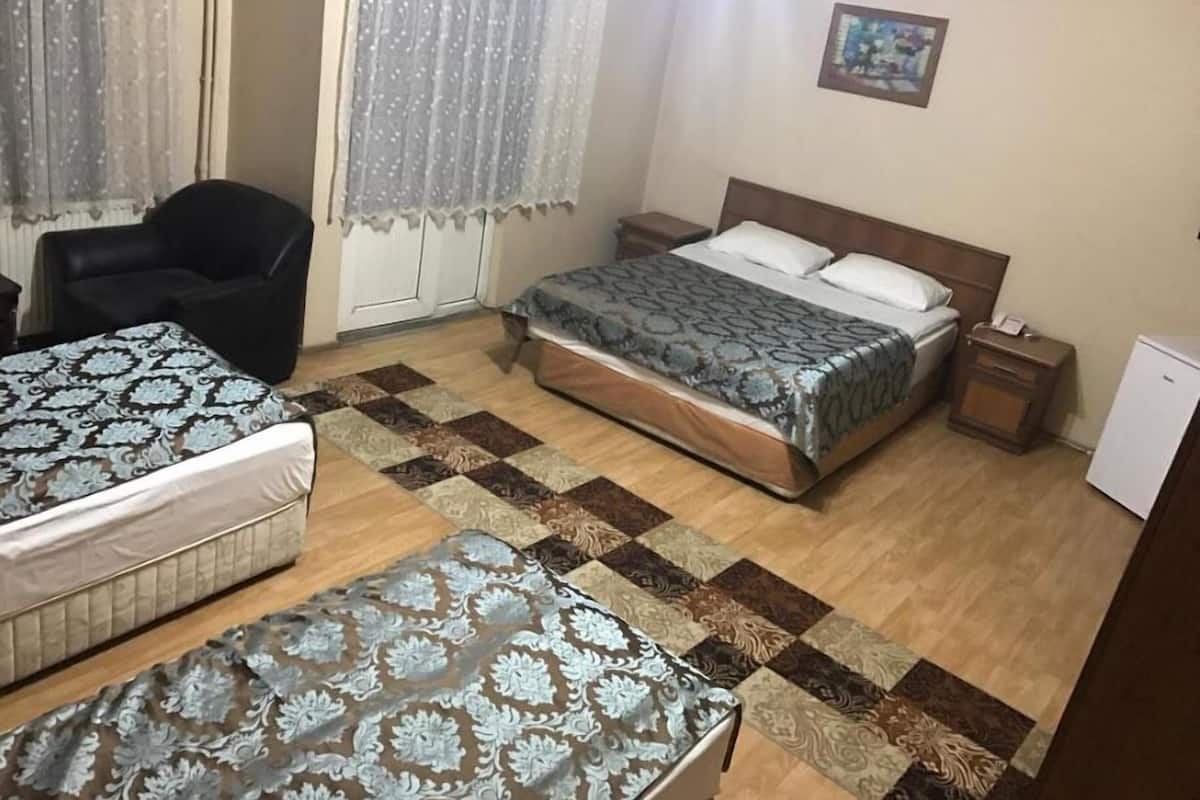 Quadruple Room | Soundproofing, iron/ironing board, free WiFi, bed sheets