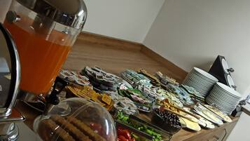 Café da manhã com buffet grátis todos os dias