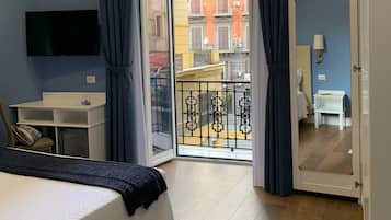 Habitación Deluxe doble | Ropa de cama de alta calidad, caja fuerte, mobiliario individual