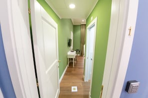 Comfort Double Room | Premium bedding, in-room safe, individually furnished, desk - Suite CuoreNapoletano (Naples)