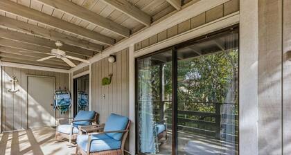 Tulet rakastamaan tätä hiljattain remontoitu 2 makuuhuoneen, 2 kylpy, 2. kerroksessa huoneisto! Se on kauniisti sisustettu, täysin varustettu ja kalustettu ja valmis voit nauttia avokeittiöstä, ruokailutilasta ja olohuoneen pohjasta, joka p��äsee ulos...