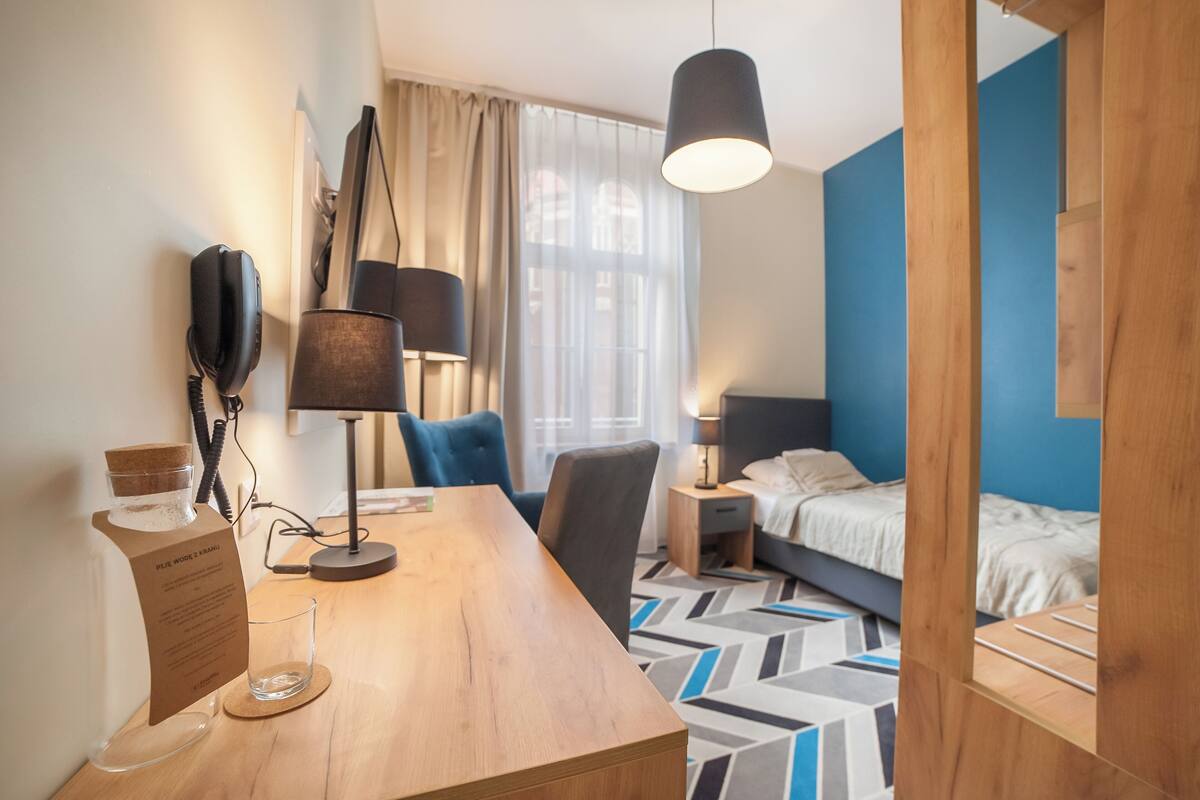Yhden hengen deluxe-huone | Äänieristys, silitysrauta/-lauta, ilmainen Wi-Fi, vuodevaatteet