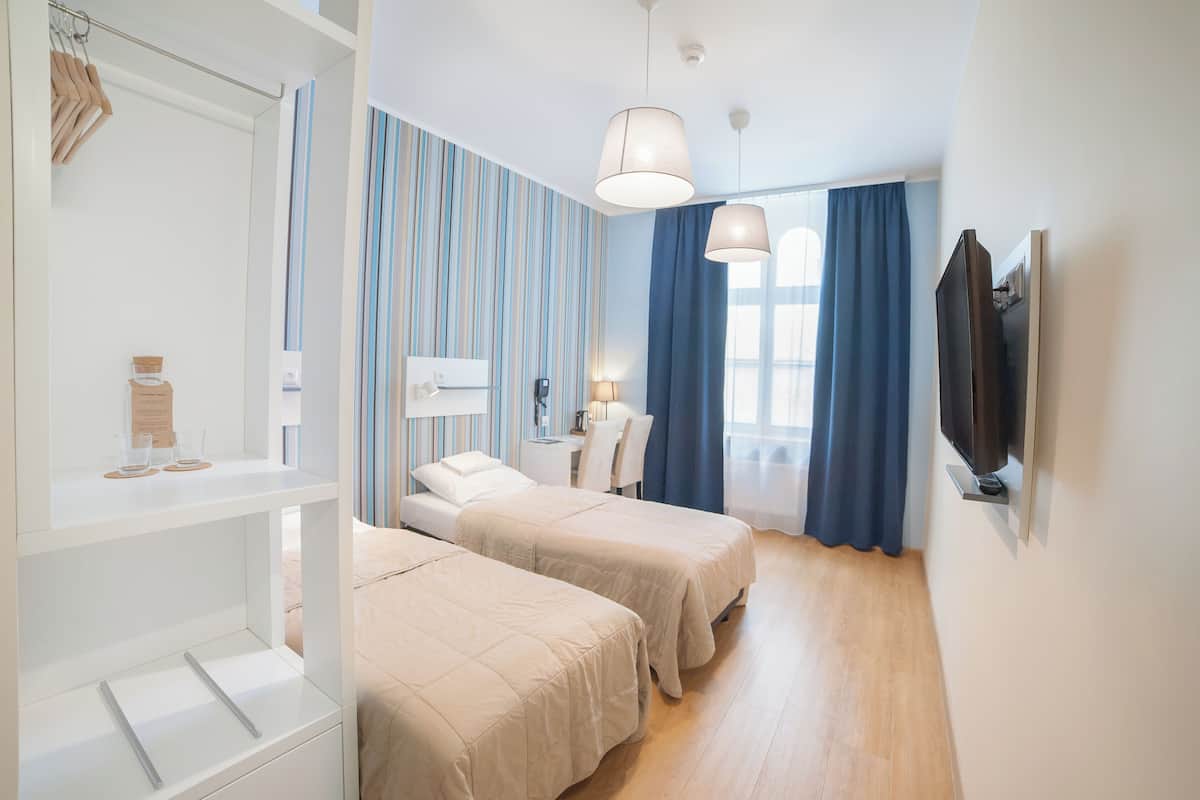 Standard Twin Room | Soundproofing, iron/ironing board, free WiFi, bed sheets