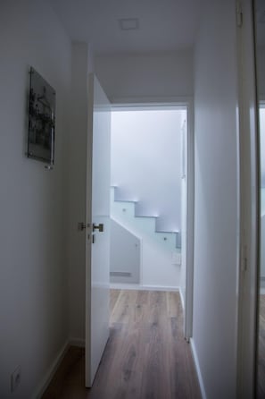 Chambre Double, vue jardin, rez-de-chaussée | Coffres-forts dans les chambres, chambres insonorisées, Wi-Fi gratuit