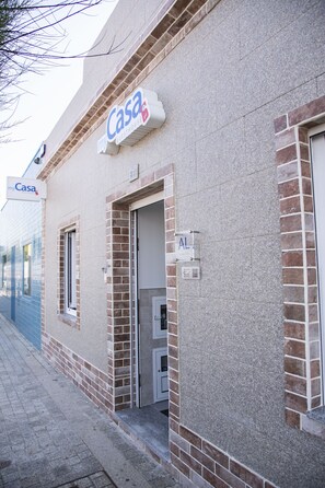 Pintu masuk properti
