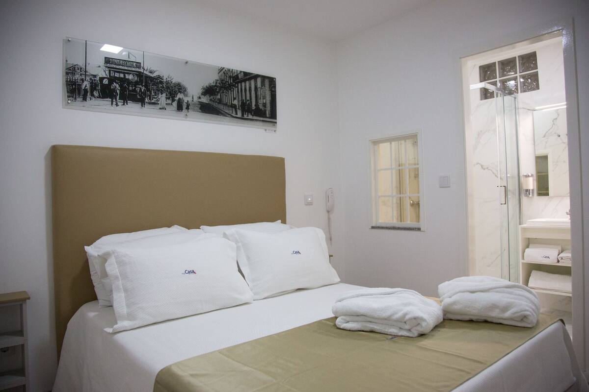 Tek Büyük Yataklı Oda, Bahçe Manzaralı, Zemin Kat | Odada kasa, ses yalıtımı, ücretsiz kablosuz İnternet, çarşaf takımı