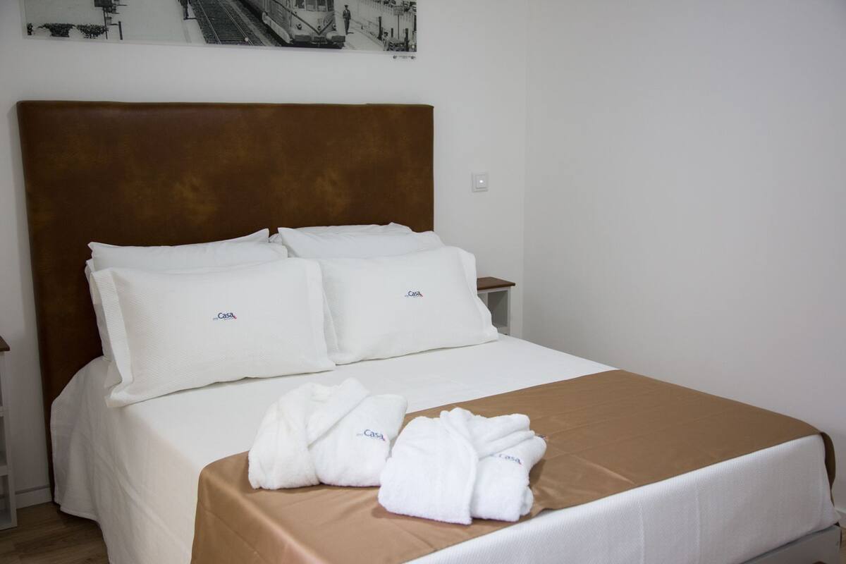 Tek Büyük Yataklı Oda, Bahçe Manzaralı | Odada kasa, ses yalıtımı, ücretsiz kablosuz İnternet, çarşaf takımı