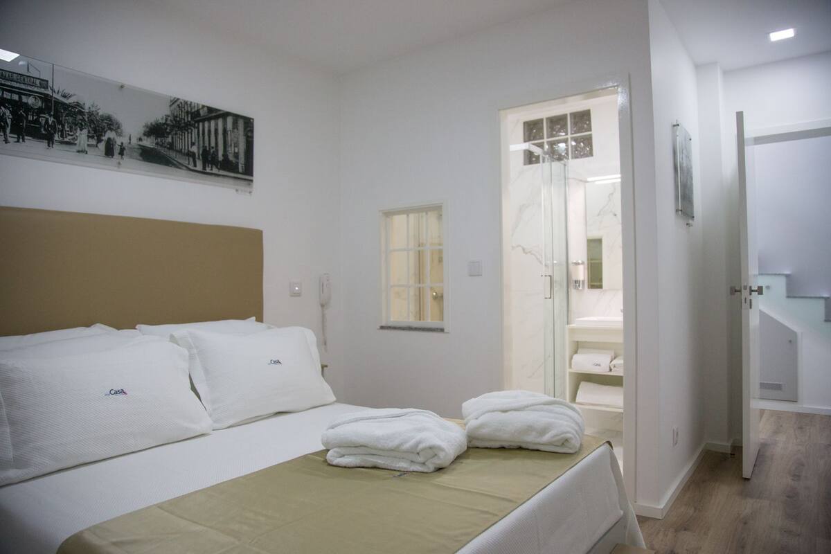 Tek Büyük Yataklı Oda, Bahçe Manzaralı, Zemin Kat | Odada kasa, ses yalıtımı, ücretsiz kablosuz İnternet, çarşaf takımı