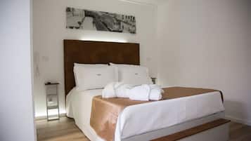 Double Room, Garden View | In-room safe, soundproofing, free WiFi, bed sheets