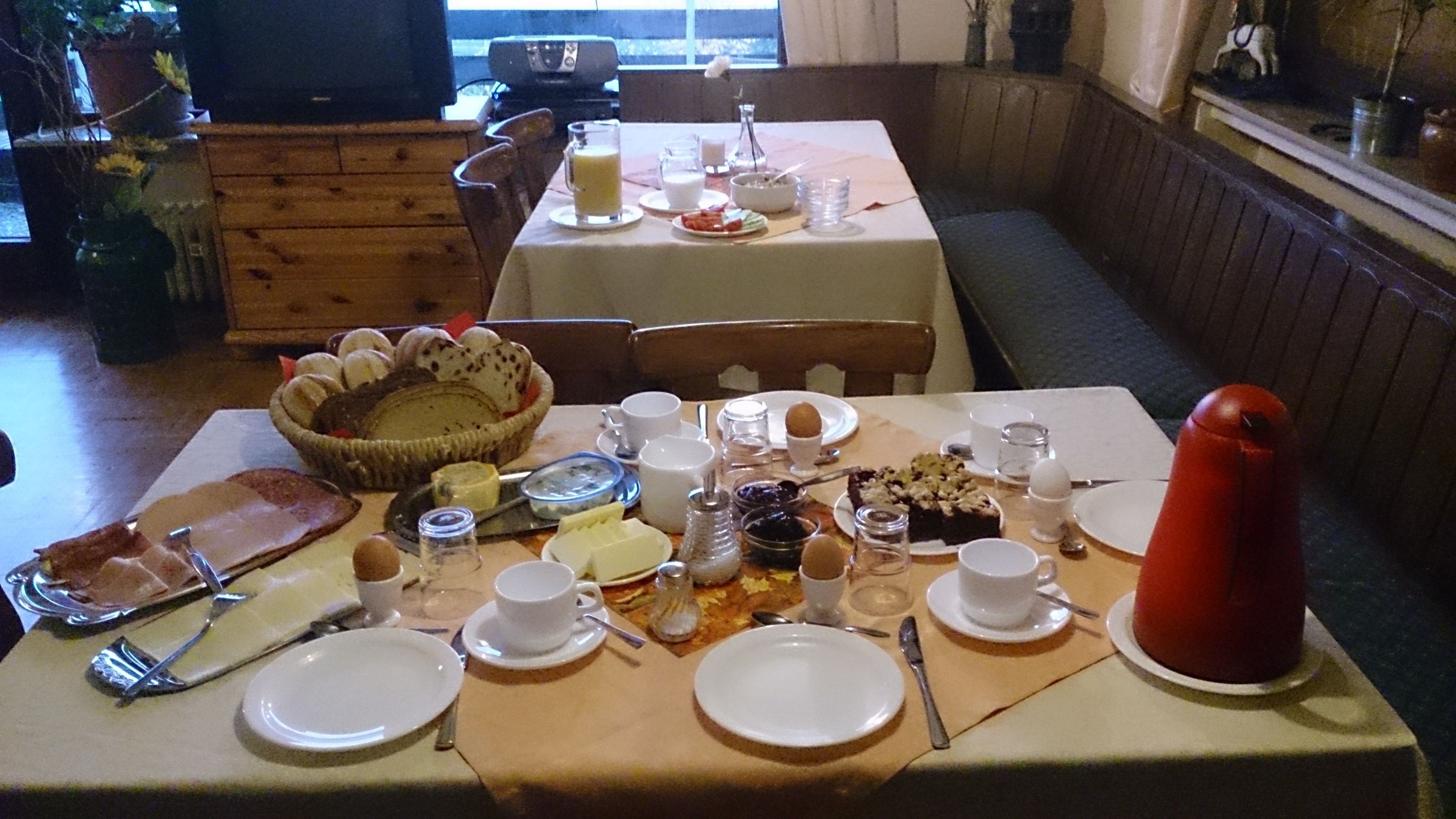Daily continental breakfast (EUR 7.50 per person)