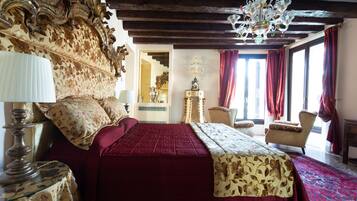 Suite – junior | Minibar, skrivebord, wi-fi (inkludert) og sengetøy