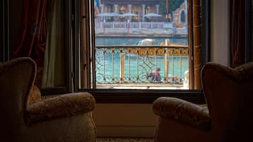 Junior Suite | Minibar, desk, free WiFi, bed sheets