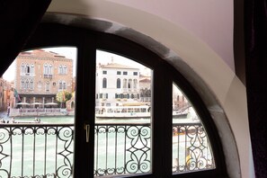 Suite | Pemandangan dari bilik