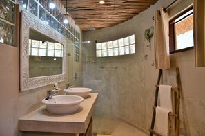 Bathroom - Kariba Safari Lodge (Kariba)