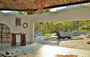 Bar à beira da piscina