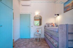 2 bedrooms, desk, iron/ironing board, travel crib