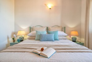 2 chambres, bureau, fer et planche à repasser, lit de bébé portatif